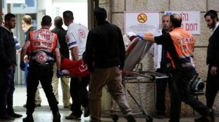 اشتباه بدوافع قومية.. مستوطنون يطعنون شابًا في القدس